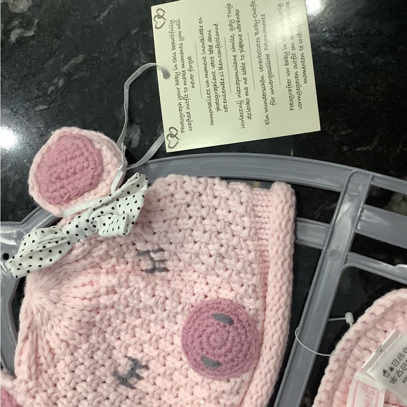 Adorable Newborn photo outfit, Crochet Hat & shorts - Picture 5 of 5